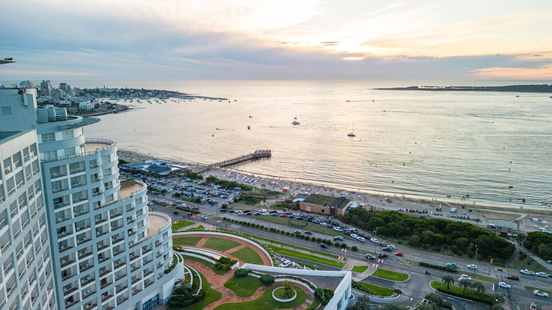 Ahora, con la reconversión del Enjoy, la apuesta es transformar el hotel tradicional en un ecosistema integrado, en línea con desarrollos internacionales de JHSF