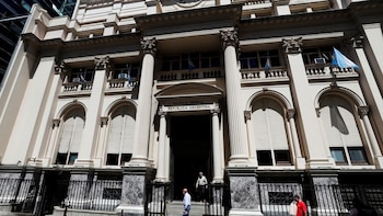 El Banco Central compró más de USD 100 millones tras cumplir la meta para todo 2026