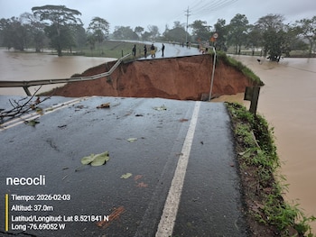 Maquinaria amarilla trabaja en Urabá