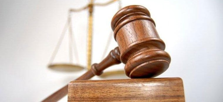 Condena en Barahona por estafa en concurso docente 2023: promesas de “arreglar” notas, 880.000 pesos y el camino al penal de Baní.