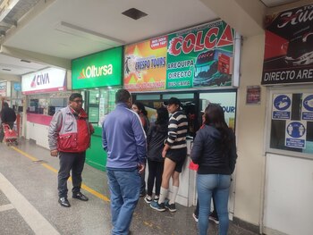 Familiares esperan noticias de las