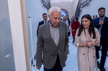 07/10/2026 El expresidente del Gobierno Felipe González a su llegada al 'In Memoriam' a Javier Lambán y Guillermo Fernández Vara organizado por el Ateneo de Madrid, a 7 de octubre de 2026, en Madrid (España). El acto sirve como homenaje póstumo a los dirigentes socialistas.
POLITICA
Alberto Ortega - Europa Press