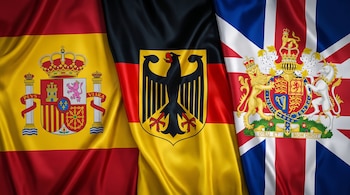 Bandera de España con escudo real, bandera de Alemania con águila negra, bandera del Reino Unido con león y unicornio. Tejido satinado con pliegues.