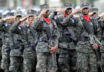 Fotografía de archivo en la que se registró un escuadrón de miembros de las Fuerzas Armadas hondureñas, en Tegucigalpa (Honduras). EFE/Gustavo Amador