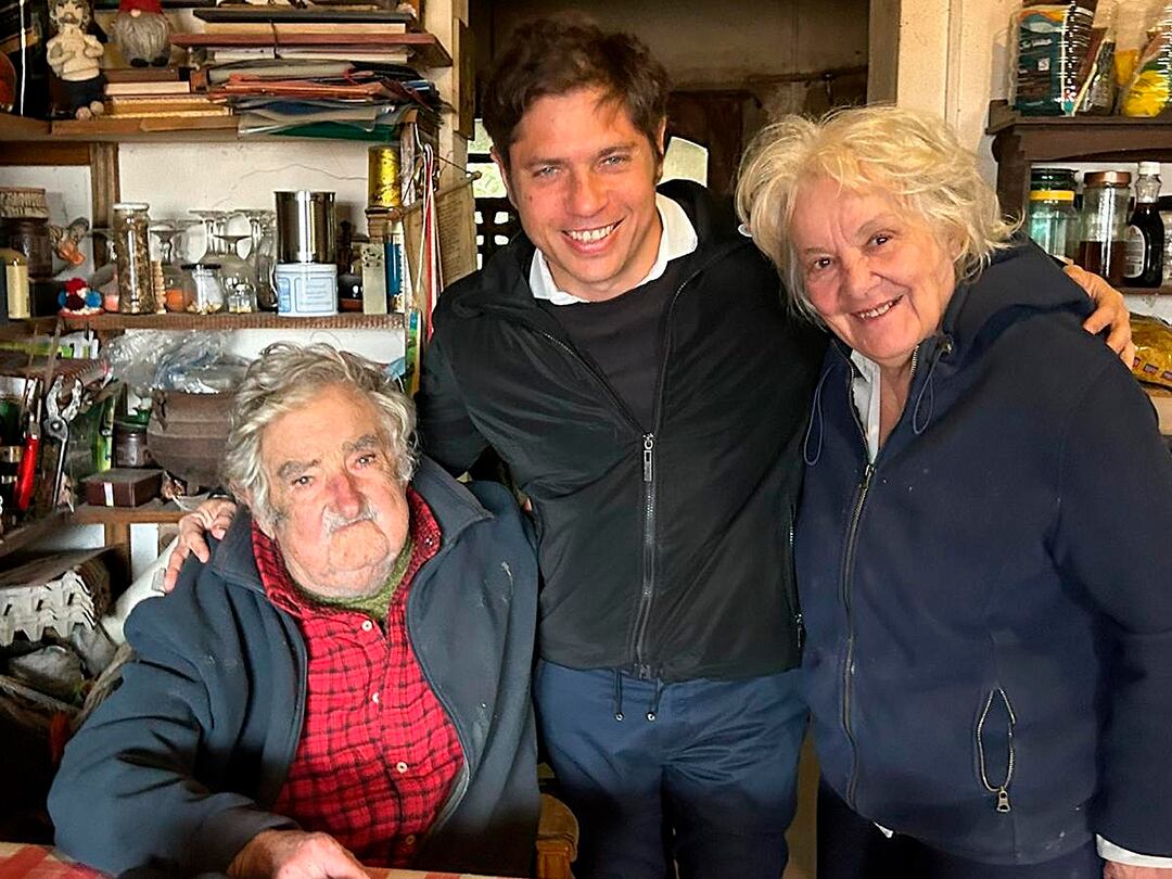 Kicillof con Lucía Topolansky y Pepe Mujica
