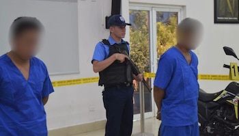La Policía Nacional de Nicaragua arrestó a dos agentes y los dio de baja por su presunta responsabilidad en la muerte de un joven en Managua. (Cortesía: Policía Nacional de Nicaragua)