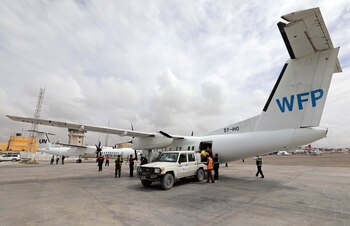 Un avión con vacunas COVAX