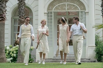 Harry Hadden-Paton es Bertie Pelham,