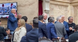 Violento cruce en el Congreso: un diputado kirchnerista fue a buscar a un libertario y los tuvieron que separar