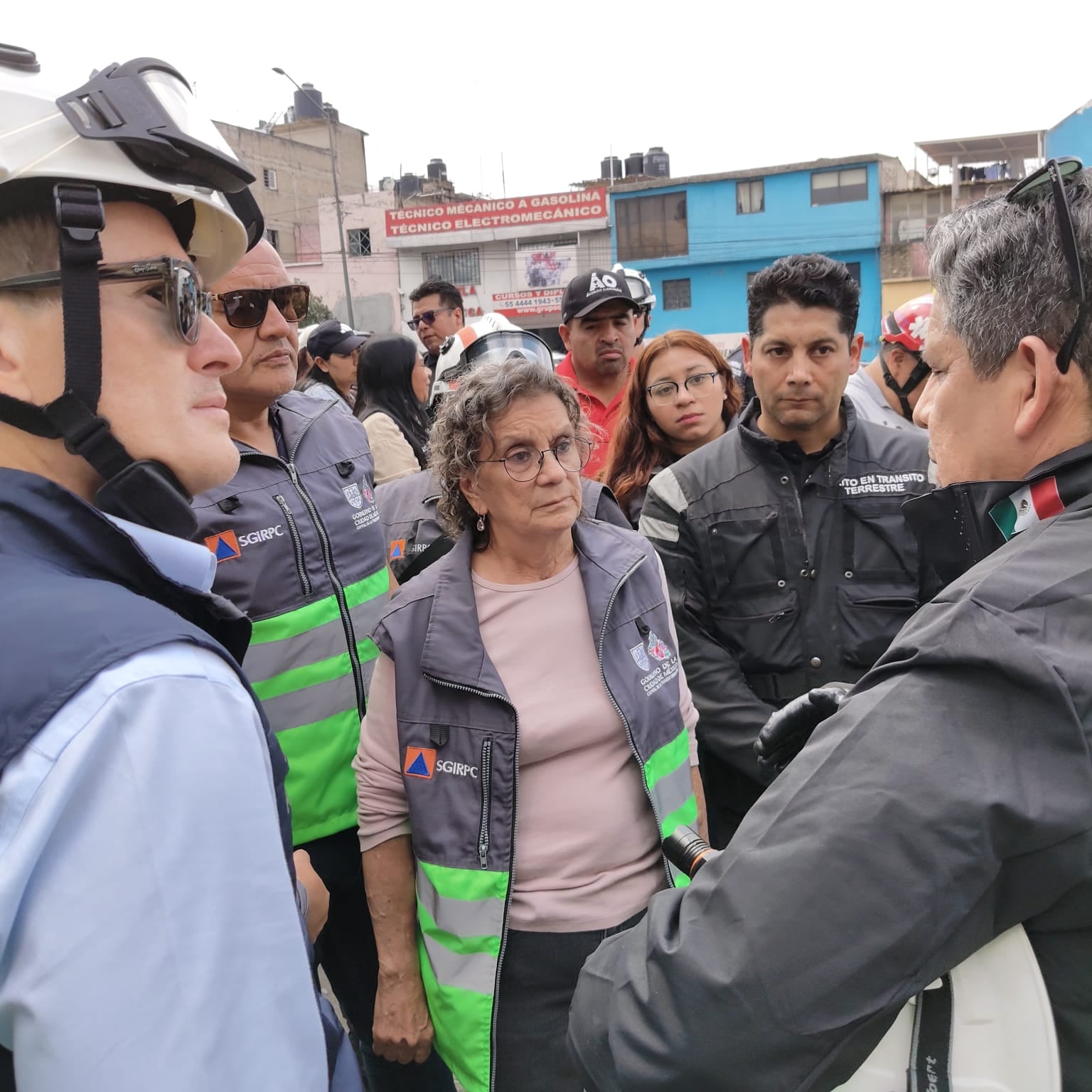 Myriam Urzúa acudió al sitio del accidente este 12 de septiembre. Crédito: X - @SGIRPC_CDMX