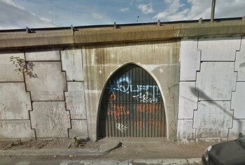 El ingreso peatonal para cruza