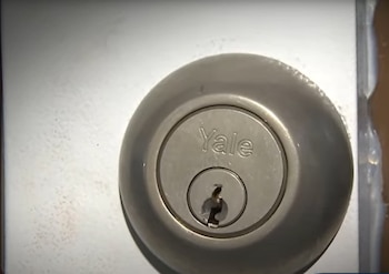 Los responsables forzaron puertas y