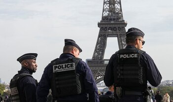 Francia moviliza a 35,000 policías