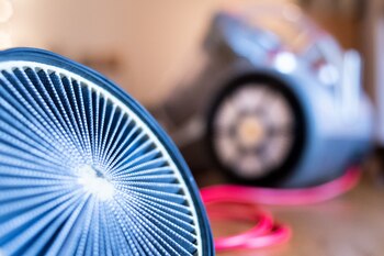 ILLUSTRATION - Ein schmutziger Hepa-Filter