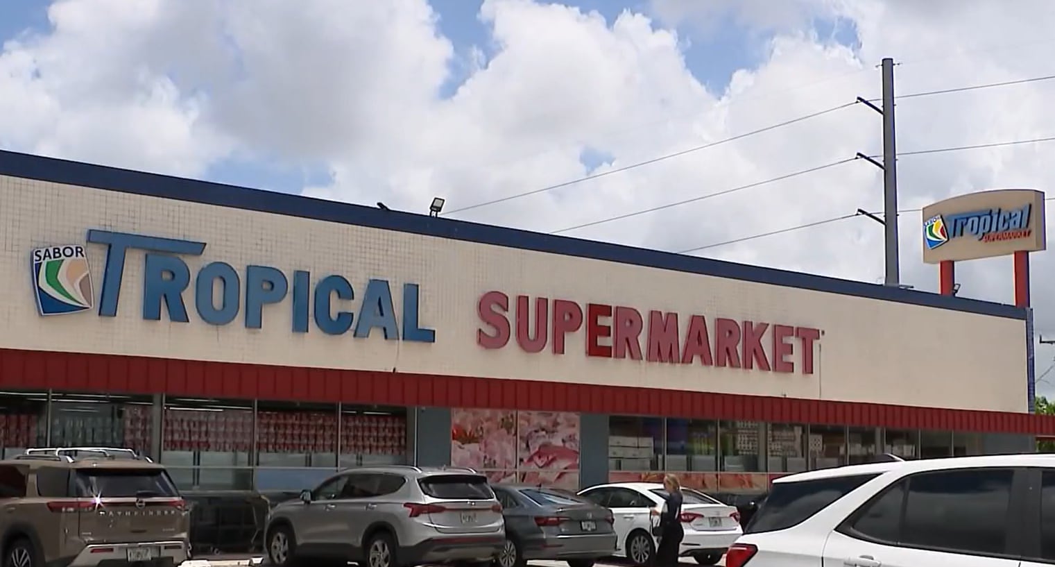El caso de fraude en la terminal de pago del supermercado Sabor Tropical involucra cargos de uso ilegal de escáner y esquema para defraudar consumidores (NBC News)