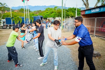 Ayuda de insumos de El Salvador a Colombia tras terremoto