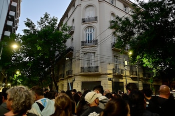 Elecciones legislativas de Argentina de 2025 - Seguidores de Cristina Kirchner en San Jose 1111