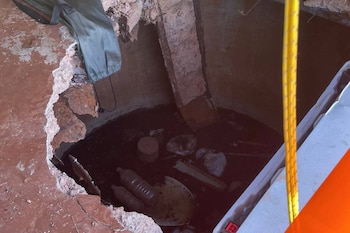 Una mujer se queda atrapada durante horas en el retrete tras el derrumbe del suelo