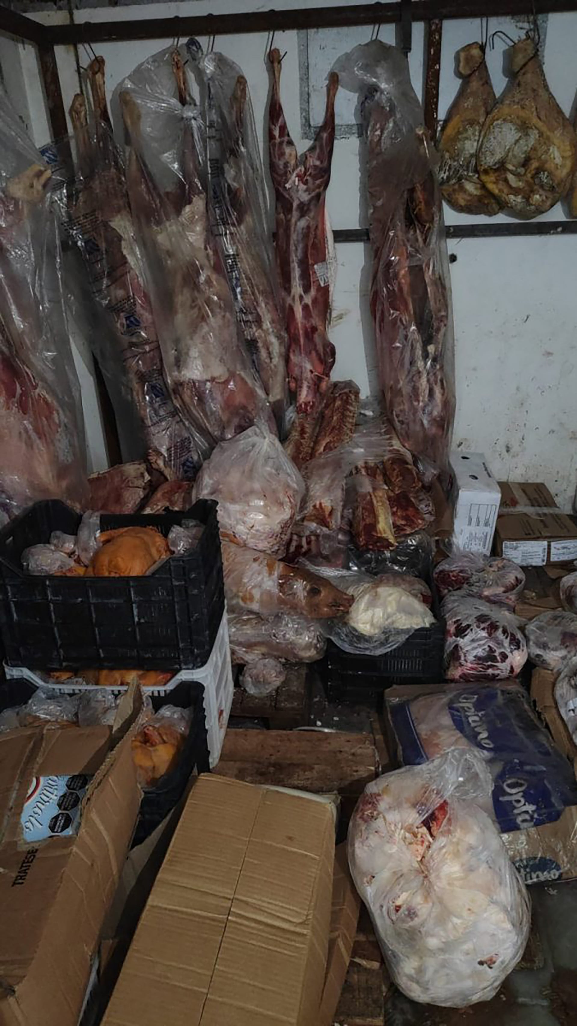 La mercadería en mal estado que fue decomisada en San Carlos