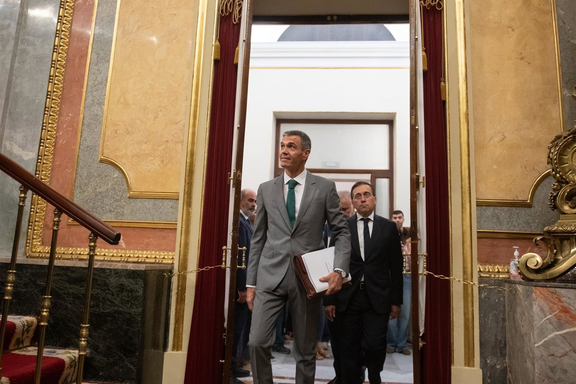 03/09/2026 El presidente del Gobierno, Pedro Sánchez (i), junto al ministro de Asuntos Exteriores, Unión Europea y Cooperación, José Manuel Albares (d), a su llegada a una sesión plenaria en el Congreso de los Diputados, a 3 de septiembre de 2026, en Madrid (España). Sánchez comparece este jueves ante el Pleno del Congreso para informar sobre la gestión del Ejecutivo en relación con los hechos ocurridos en Ceuta desde el pasado 30 de julio y sobre la situación que atraviesa la ciudad autónoma.
POLITICA
Fernando Sánchez - Europa Press