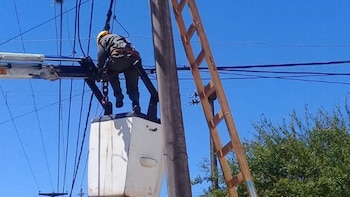 La Justicia rechazó los argumentos de fuerza mayor presentados por la empresa y estableció que no justificó los prolongados cortes de energía eléctrica. (Foto de archivo)