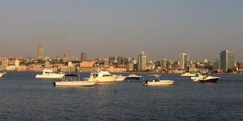 La eliminación del visado para viajeros de más de 90 países facilita el turismo en Angola y potencia su conectividad internacional (Wikimedia Commons)