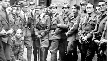 Gabriele D’Annunzio ocupó Fiume en 1919, proclamó su anexión a Italia y luego creó la Regencia Italiana del Carnaro (Wikipedia)