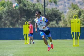 Él es Jhon Arias, mediocampista de la selección Colombia que también tendrá su debut mundialista en esta edición - crédito FCF