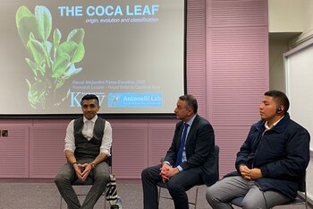 (i-d) El líder del grupo