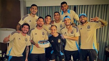 Messi, la torta y sus