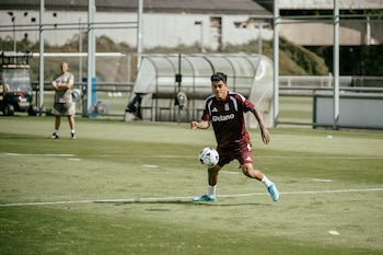 Joao Grimaldo busca convencer a su entrenador y tener más oportunidades en Sparta Praga.