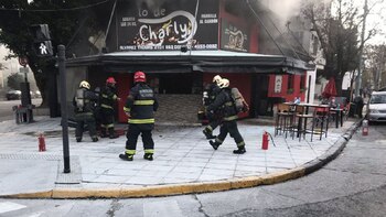 Una dotación de bomberos de