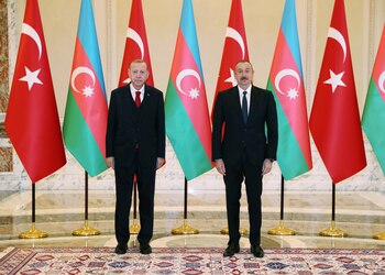 EL presidente turco Tayyip Erdogan y el presidente de Azerbaiyán, Ilham Aliev