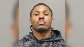 Josh Jacobs, figura de los Packers, es liberado pero permanece bajo investigación por presunto abuso doméstico