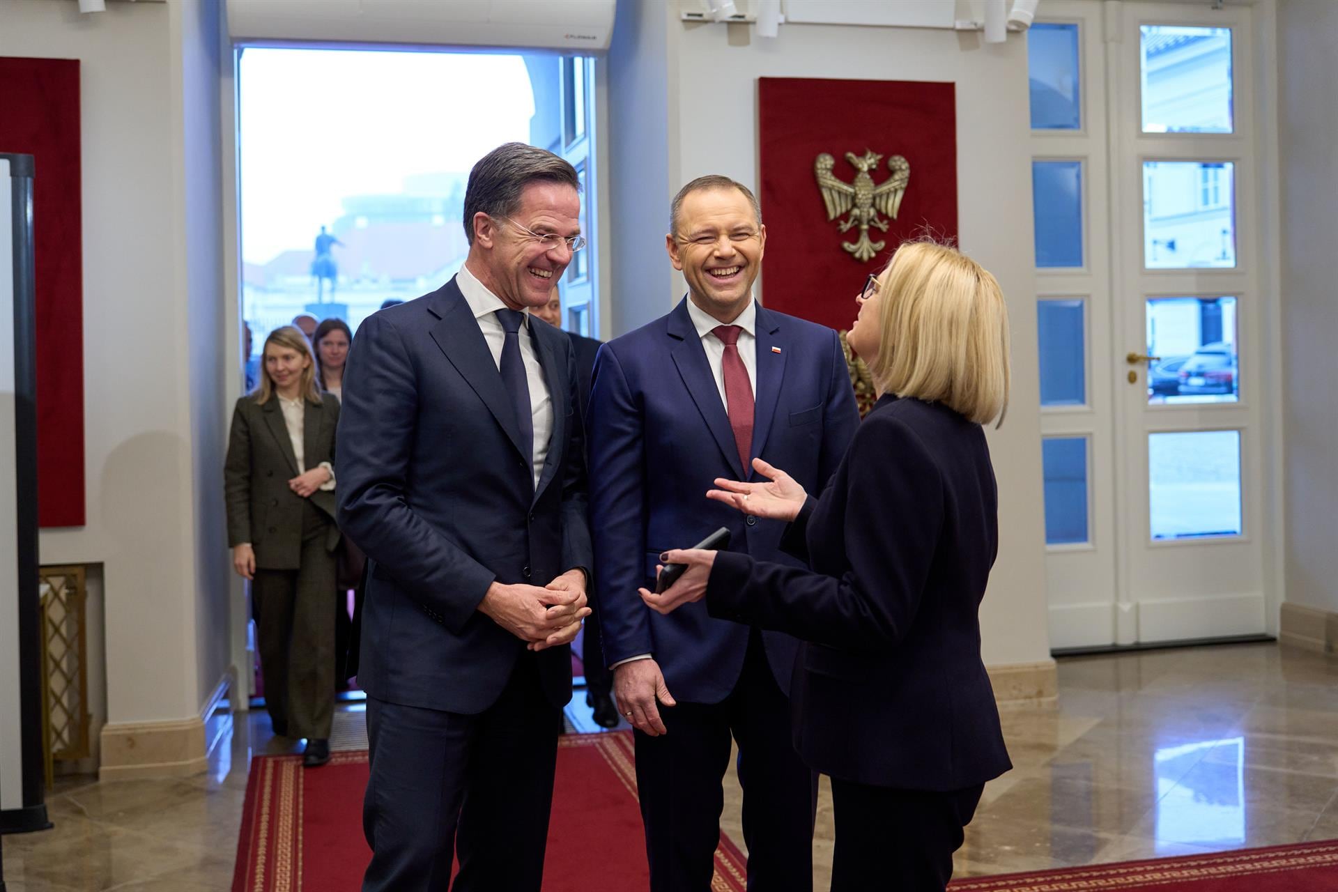 Rutte asegura que las garantías de seguridad propuestas a Ucrania tienen tres capas e implican a EEUU