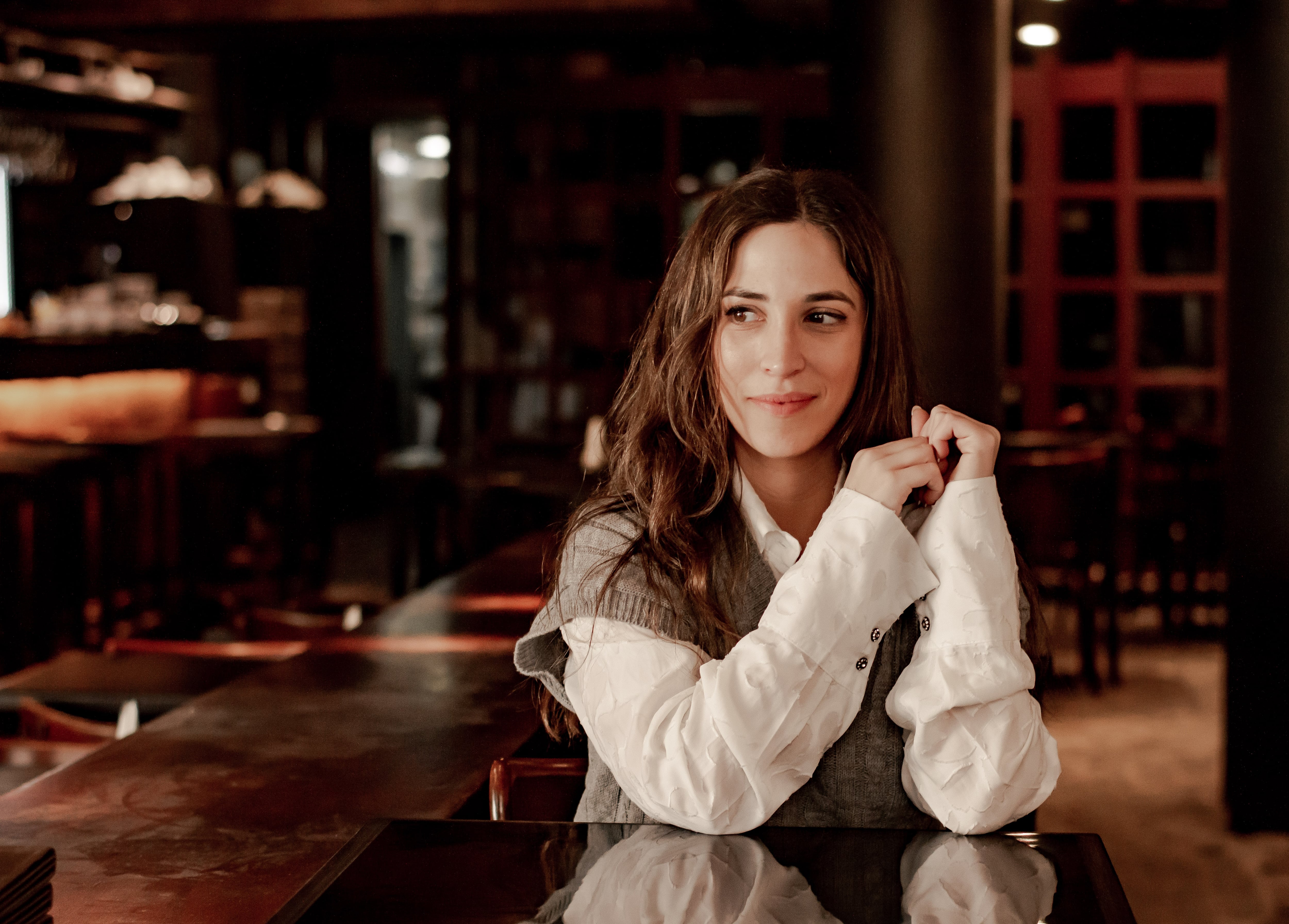 Flor Núñez Graiño investigó durante un año para La ilusionista Esmeralda con archivos de la biblioteca de Nueva York y ejemplares del New York Times de la época - (Gentileza de Ediciones Urano)