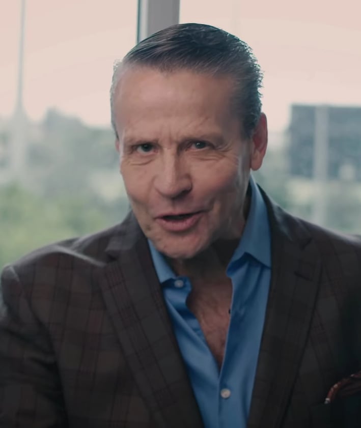 El actor y conductor no ocultó su rechazo hacia el stylist sinaloense y lo atacó directamente. Crédito: Instagram/telemundo