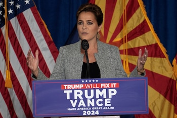 Donald Trump eligió a Kari Lake para ser la nueva directora de Voice of America, el medio de comunicación estatal del país (REUTERS/Go Nakamura/ARCHIVO)