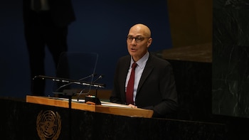 El jefe de DDHH de la ONU pide aplicar "de buena fe" el alto el fuego en Líbano