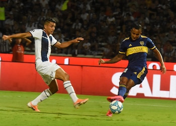 El instante de la definición exacta de Villa (Foto: Irma Montiel/Télam)