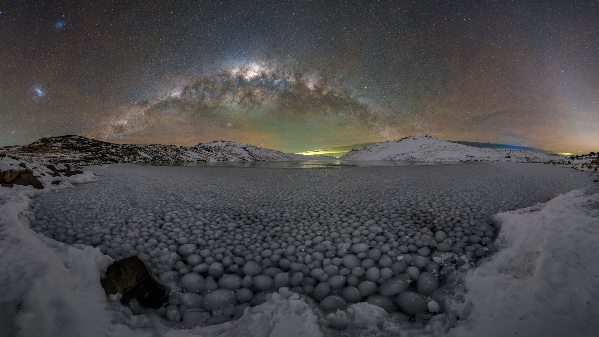La foto final: “Son doce fotografías unidas. Seis abajo y seis arriba. Es una panorámica enorme. Lo que se ve es un paisaje de 180 grados”, contó la fotógrafa