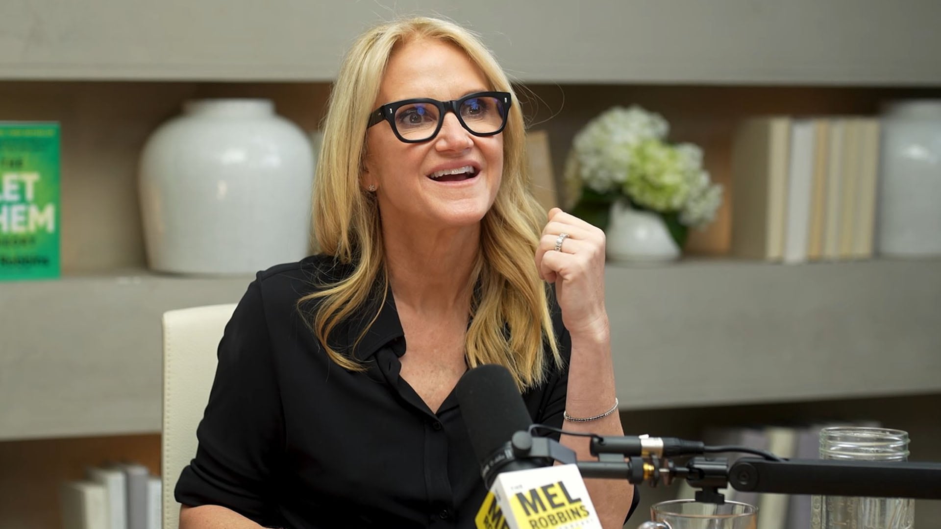 La impulsividad y la búsqueda de gratificación inmediata obstaculizan la formación de nuevos hábitos, por lo cual Milkman recomienda asociar esfuerzos con recompensas inmediatas (Captura de video)