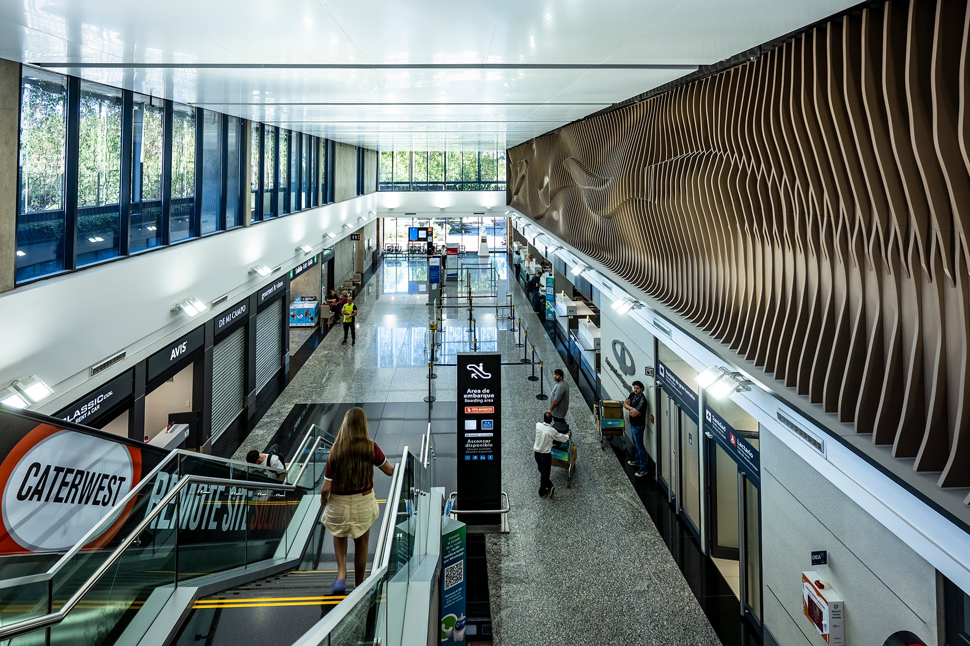 Aeropuertos Argentina coordinó la obra, que ahora permite operar cuatro aeronaves de forma simultánea y ofrece mayor confort a los pasajeros (Fuente)