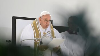 Francisco visitó la tumba de