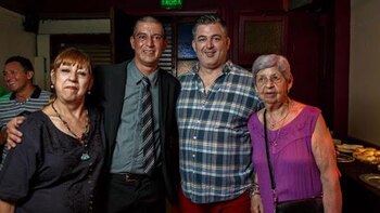 Los padres de Lucarelli, y