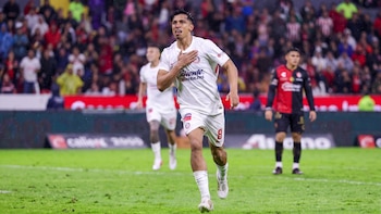 Chivas sufre para empatar con Atlas en el Clásico Tapatío: Ángel Sepúlveda marcó el gol tras fallar un penal