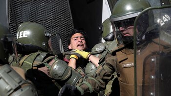 Detención en Santiago. Piñera ya