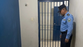 Hallan muerto a un detenido en una celda policial de Honduras y ordenan una autopsia para esclarecer el caso