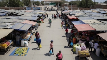 Comerciantes de Tumbes recurrieron a Ecuador para abastecer mercados ante bloqueos por paro agrario y escasez de alimentos básicos