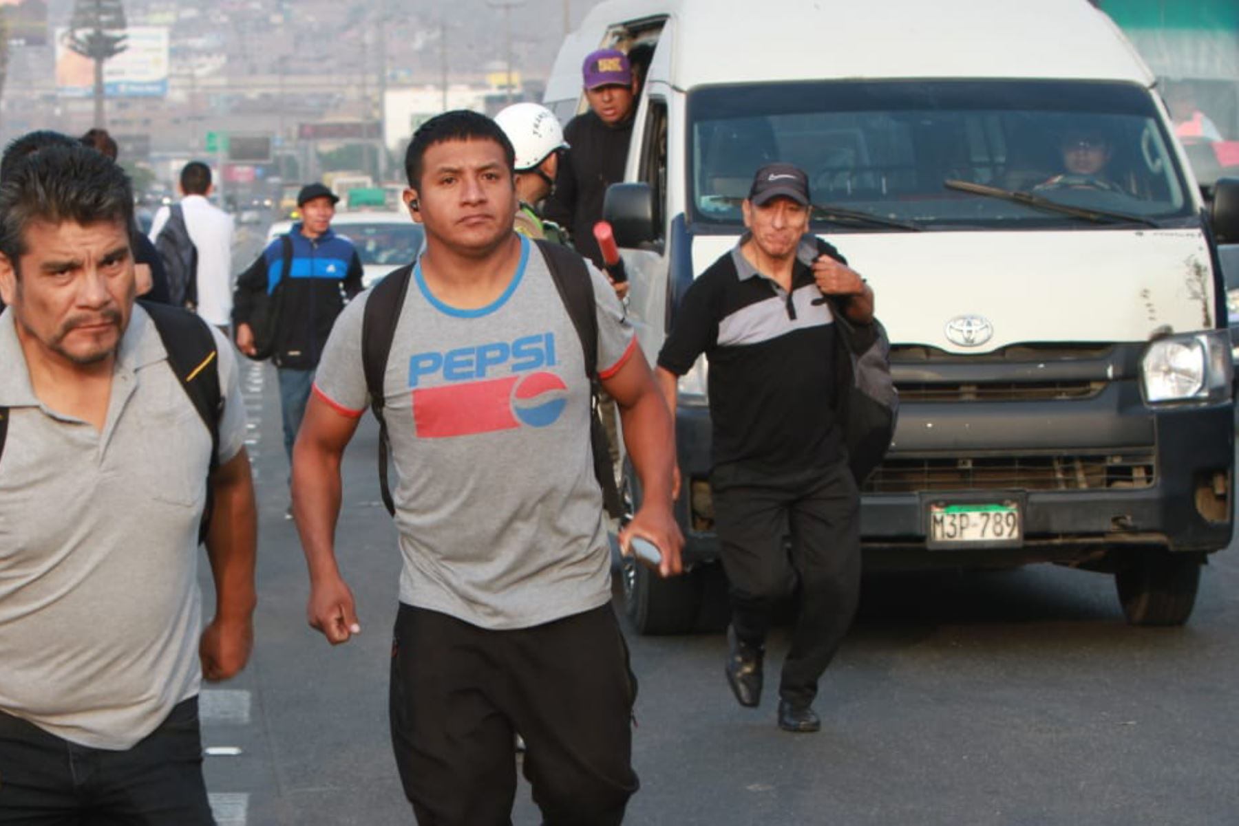 Dirigentes transportistas llaman a la unidad de gremios y organizaciones sociales para presionar por una agenda nacional contra la violencia. (Andina)